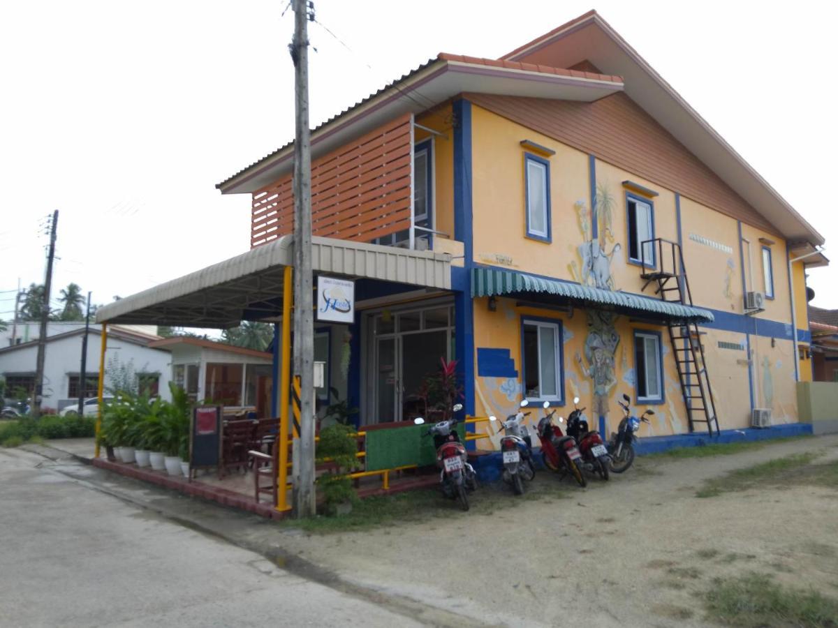 Phatra Hostel Thongsala Exterior photo