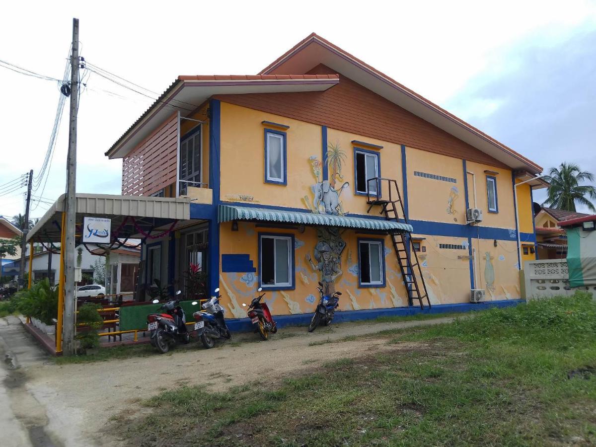Phatra Hostel Thongsala Exterior photo