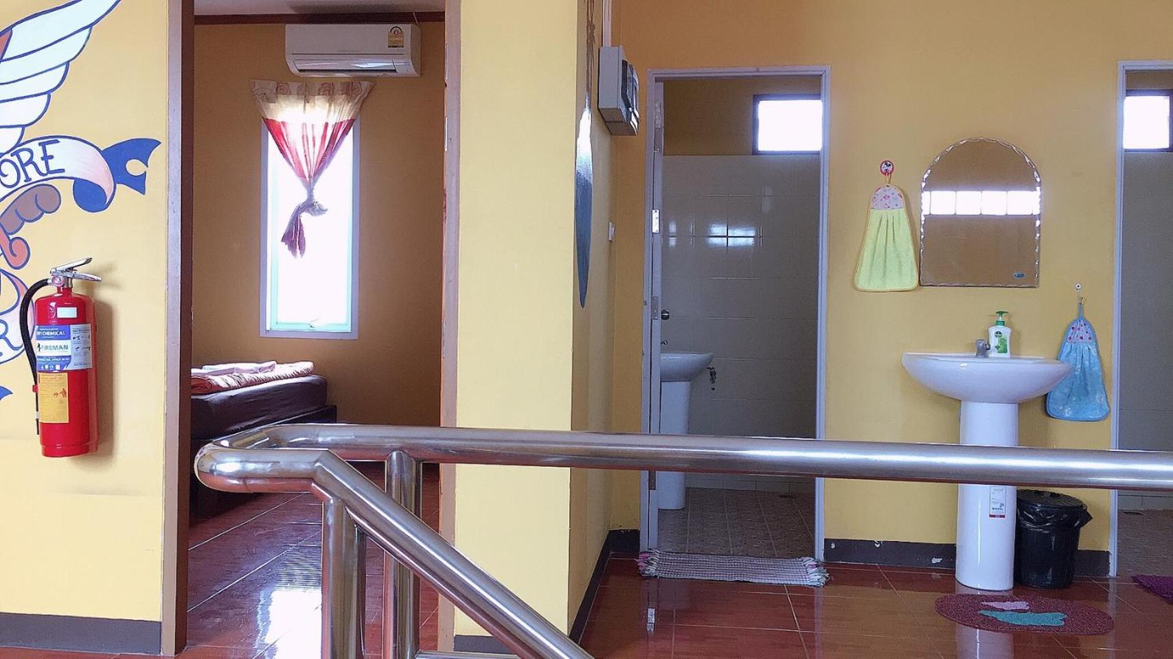 Phatra Hostel Thongsala Exterior photo